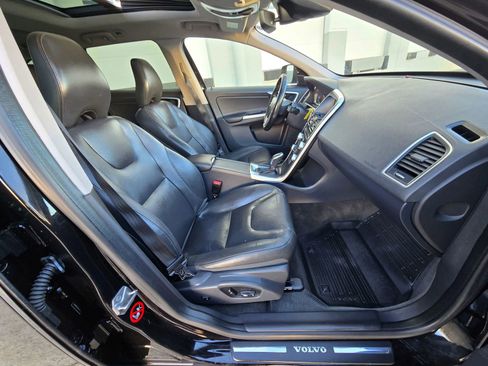 Used 2016 Volvo XC60 T5 Premier image 19