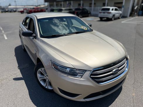 Used 2018 Ford Taurus SE FWD image 13