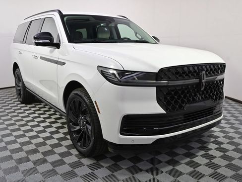New 2026 Lincoln Navigator Reserve w/ Jet Appearance Package AWD/4WD image 9