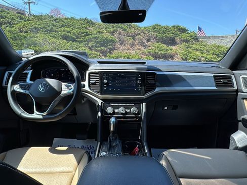 Used 2022 Volkswagen Atlas Cross Sport SE w/ Panoramic Sunroof Package image 27