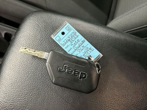 Used 2022 Jeep Gladiator Sport image 12