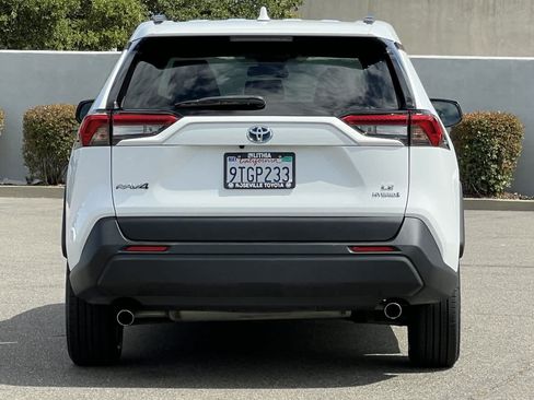Certified 2022 Toyota RAV4 LE AWD/4WD image 8