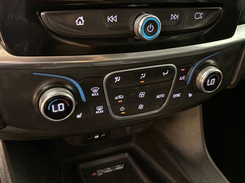 Used 2023 Chevrolet Traverse LT FWD image 31