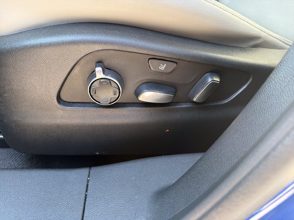 Used 2021 Cadillac XT4 Premium Luxury FWD image 16