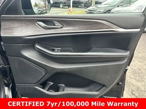 Certified 2024 Jeep Grand Cherokee Limited image 8