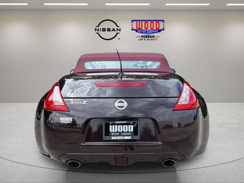 Used 2010 Nissan 370Z Touring RWD image 3