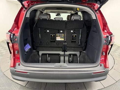 New 2026 Toyota Sienna XLE FWD image 14