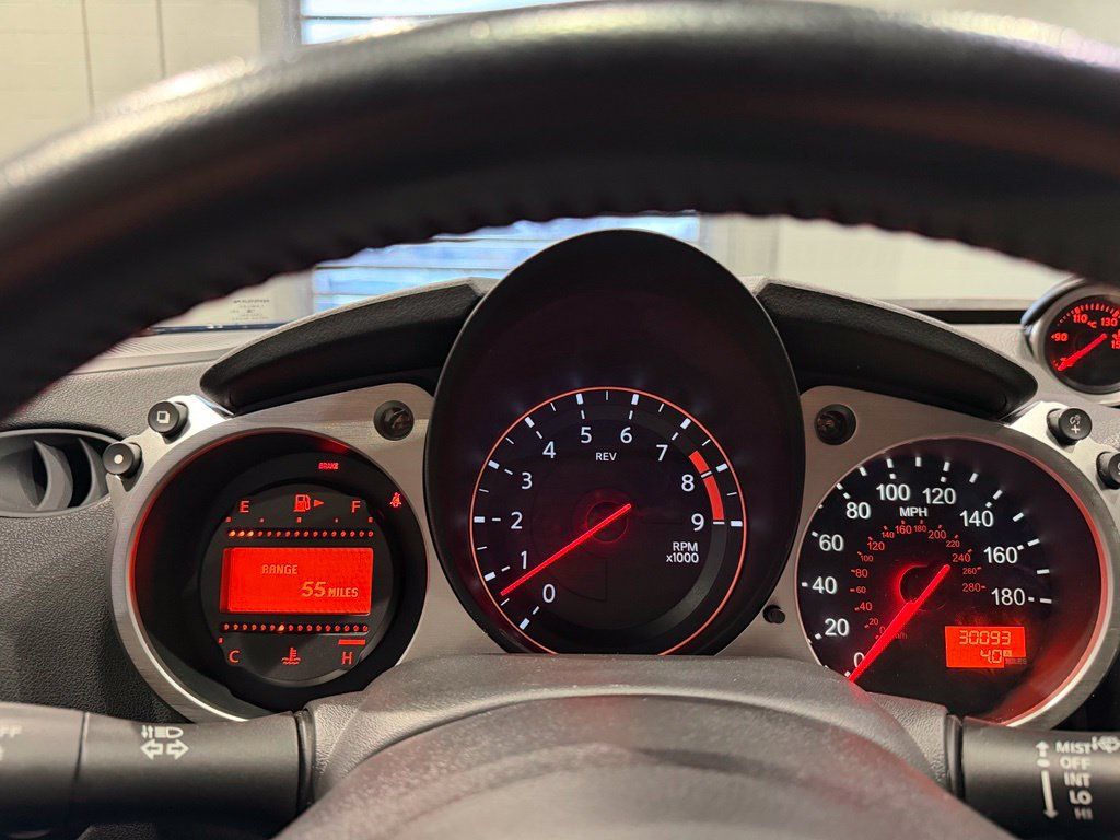 Used 2019 Nissan 370Z Coupe RWD image 16