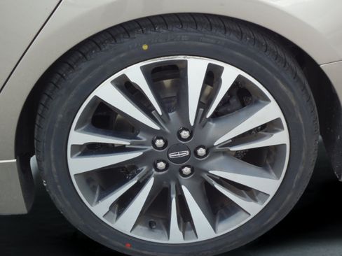Used 2019 Lincoln MKZ Reserve w/ Luxury Package AWD/4WD image 9