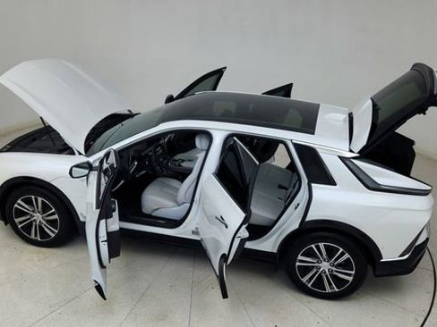 Used 2024 Cadillac Lyriq Luxury image 88