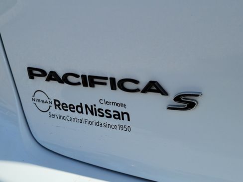 Used 2024 Chrysler Pacifica Limited FWD image 10