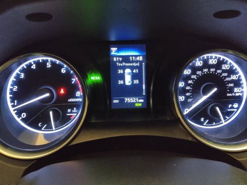 Used 2020 Toyota Camry SE w/ Convenience Package FWD image 23