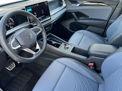 New 2026 Volkswagen Tiguan SE R-Line image 8
