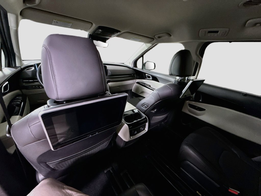 Used 2024 Kia Carnival SX FWD image 13