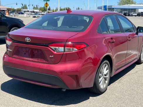 Used 2022 Toyota Corolla LE w/ LE Convenience Package FWD image 4