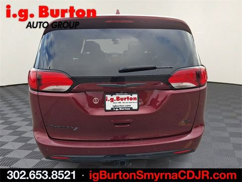 Used 2020 Chrysler Pacifica Touring-L image 5