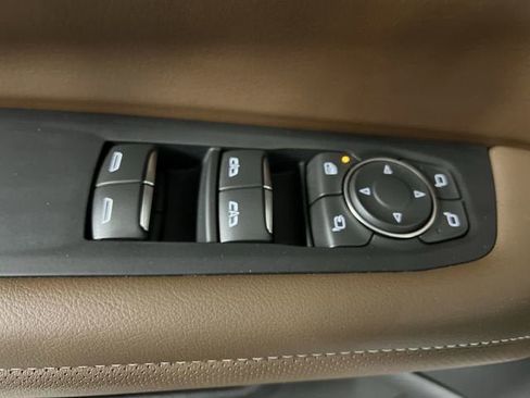 Certified 2025 Chevrolet Tahoe High Country AWD/4WD image 24