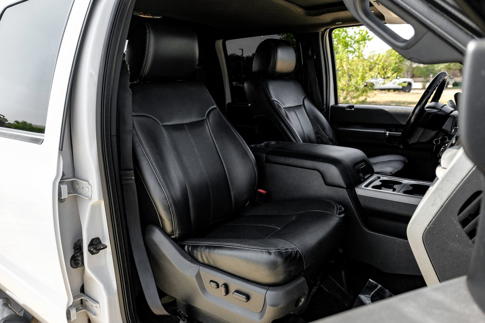 Used 2016 Ford F350 Lariat w/ Lariat Ultimate Package AWD/4WD image 36