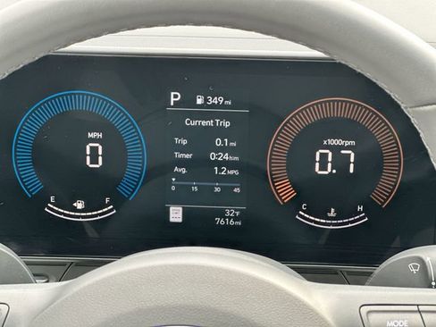 Used 2025 Hyundai Kona SEL image 12