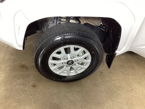 Used 2024 Toyota Tacoma SR5 AWD/4WD image 26