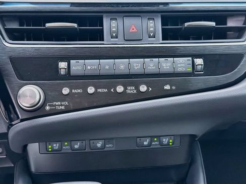 Used 2023 Lexus ES 350 w/ Premium Package FWD image 16