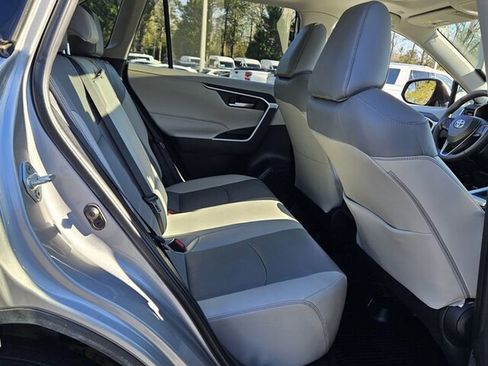 Used 2023 Toyota RAV4 XLE Premium image 19