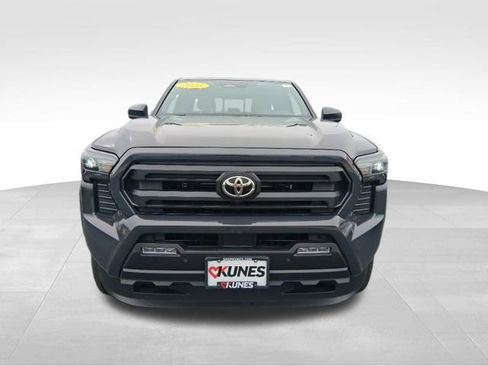 Used 2025 Toyota Tacoma SR5 AWD/4WD image 13
