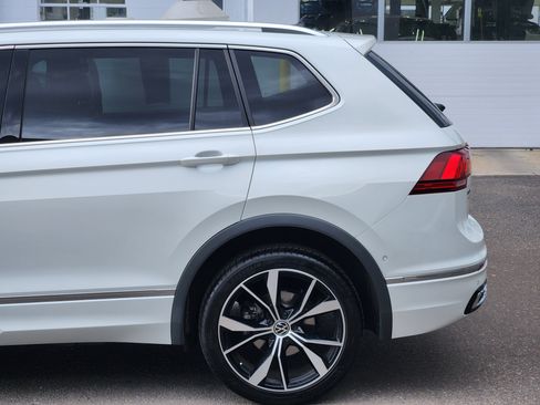 Used 2022 Volkswagen Tiguan SEL R-Line image 3