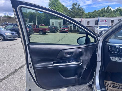 Used 2015 Toyota Prius C Two FWD image 9