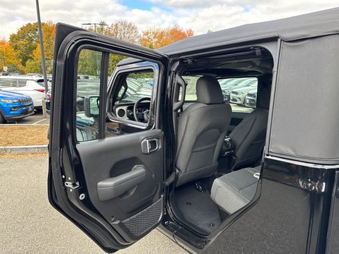 New 2025 Jeep Gladiator Sport image 29