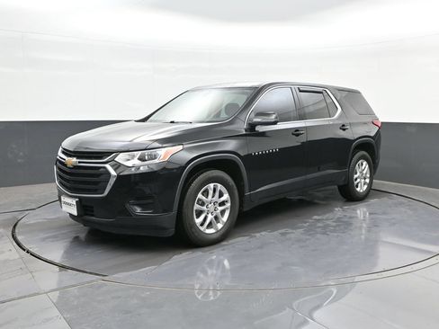 Used 2021 Chevrolet Traverse LS FWD image 1