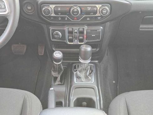 Used 2023 Jeep Wrangler Sahara image 13