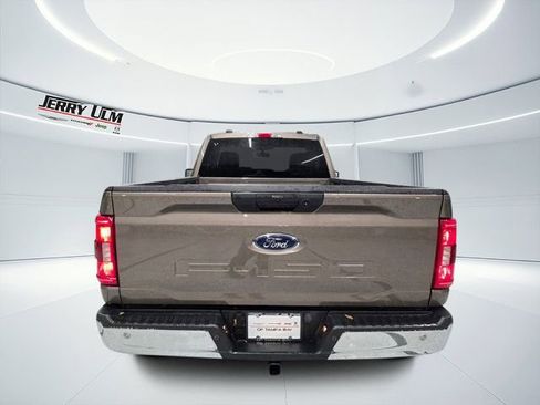 Used 2022 Ford F150 XLT w/ Trailer Tow Package image 5
