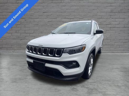 Used 2023 Jeep Compass Latitude w/ Sun and Sound Group AWD/4WD image 3