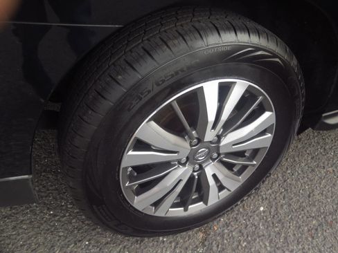 Used 2018 Nissan Pathfinder SV image 39