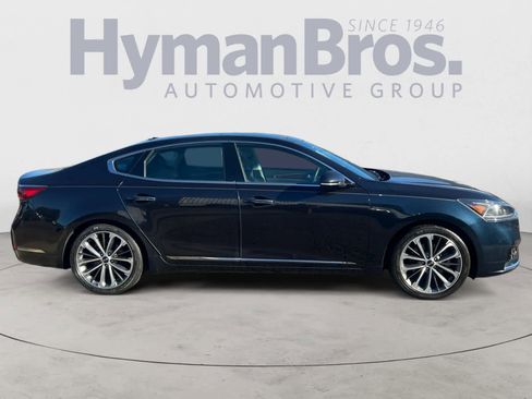 Used 2019 Kia Cadenza Technology image 2