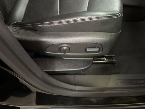 Used 2024 GMC Terrain SLT image 61