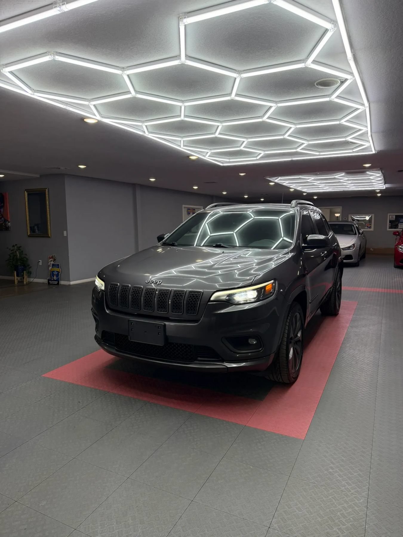 Used 2019 Jeep Cherokee High Altitude AWD/4WD image 2