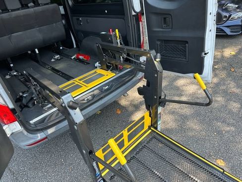 Used 2021 Mercedes-Benz Sprinter 2500 image 30