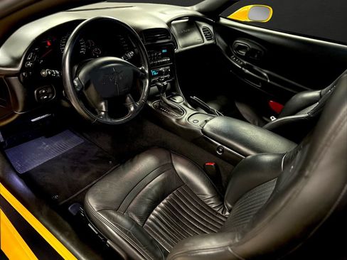 Used 2001 Chevrolet Corvette Coupe w/ Preferred Equipment Group2 RWD image 11