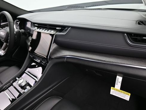 Used 2024 Jeep Grand Cherokee Overland w/ Luxury Tech Group IV image 37