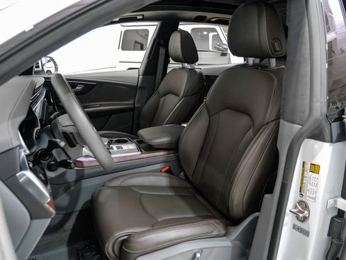 Used 2024 Audi Q8 Prestige image 7