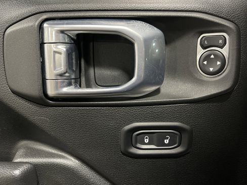 Used 2022 Jeep Gladiator Sport image 10