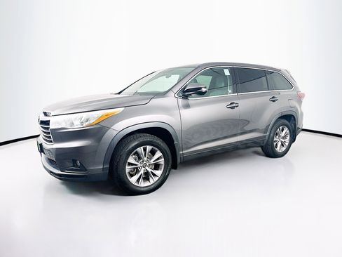 Used 2016 Toyota Highlander Plus AWD/4WD image 3
