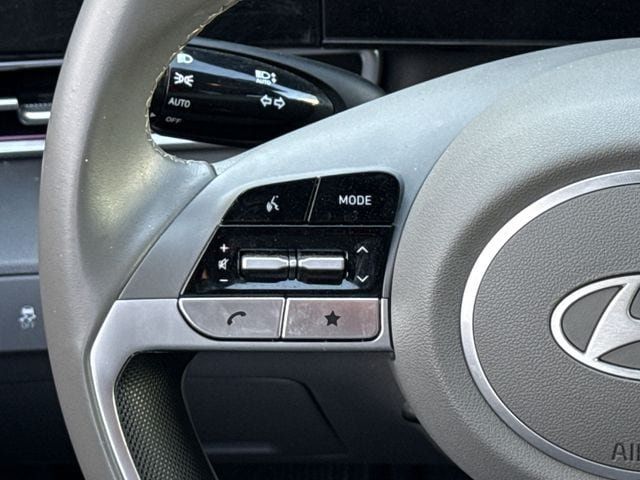 Used 2025 Hyundai Elantra SEL FWD image 13