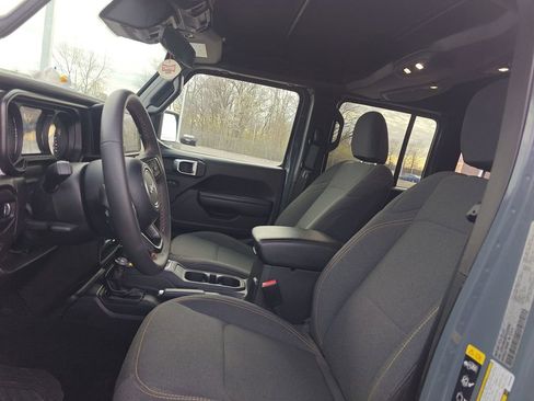 Used 2024 Jeep Wrangler Sport S image 7