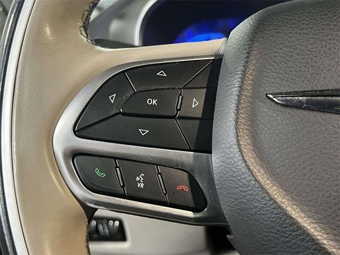 Used 2017 Chrysler Pacifica Limited w/ Advanced Safetytec Group image 23