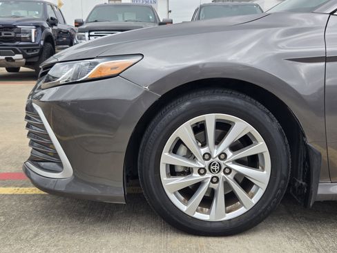 Used 2023 Toyota Camry LE image 5
