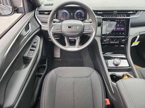 New 2025 Jeep Grand Cherokee 4WD image 7