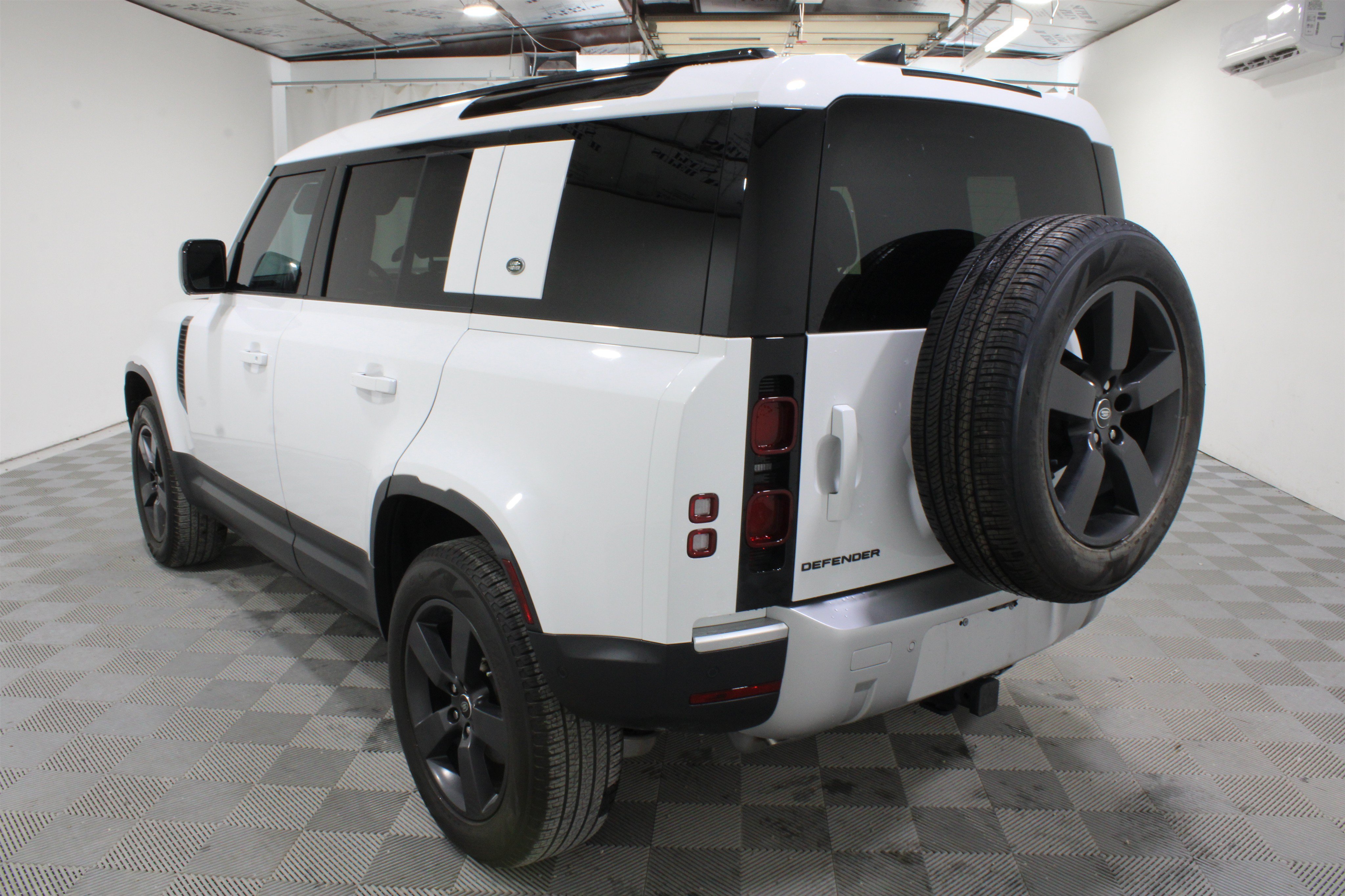 Used 2024 Land Rover Defender 110 S AWD/4WD image 28